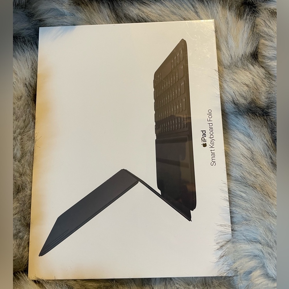 Brand New Sealed Apple Smart Keyboard Folio Apple iPad Air Pro 11-inch MXNK2LL/A